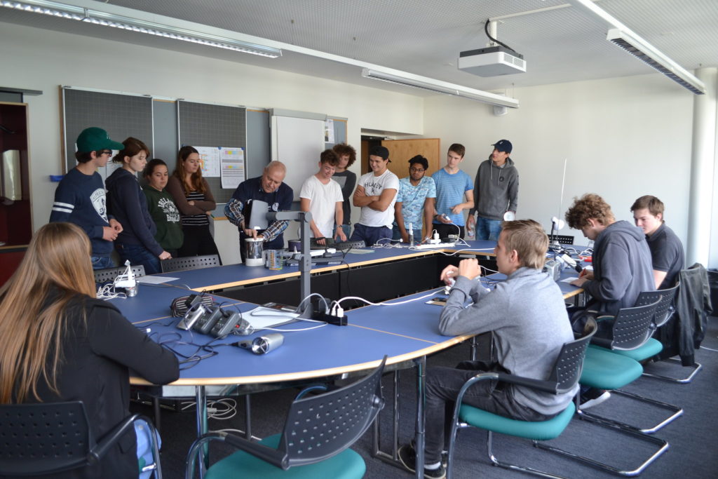 ClimateLab Lernende Jugendliche Sitzungszimmer Lehrer Experte