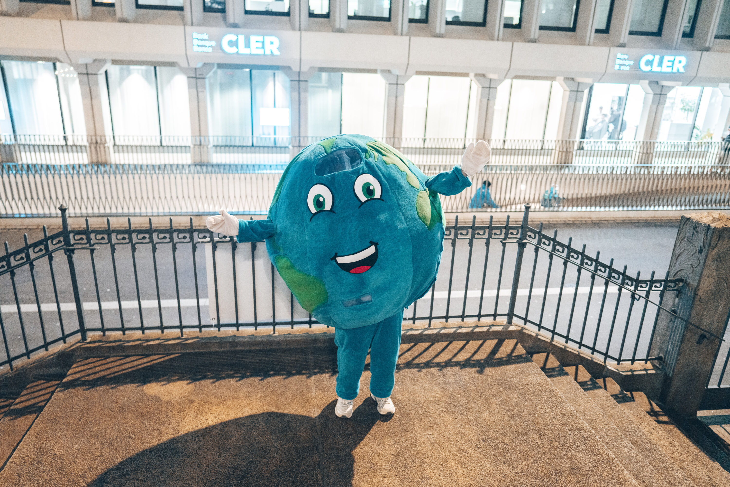 Planetti - ein Maskottchen in Form einer Erdkugel