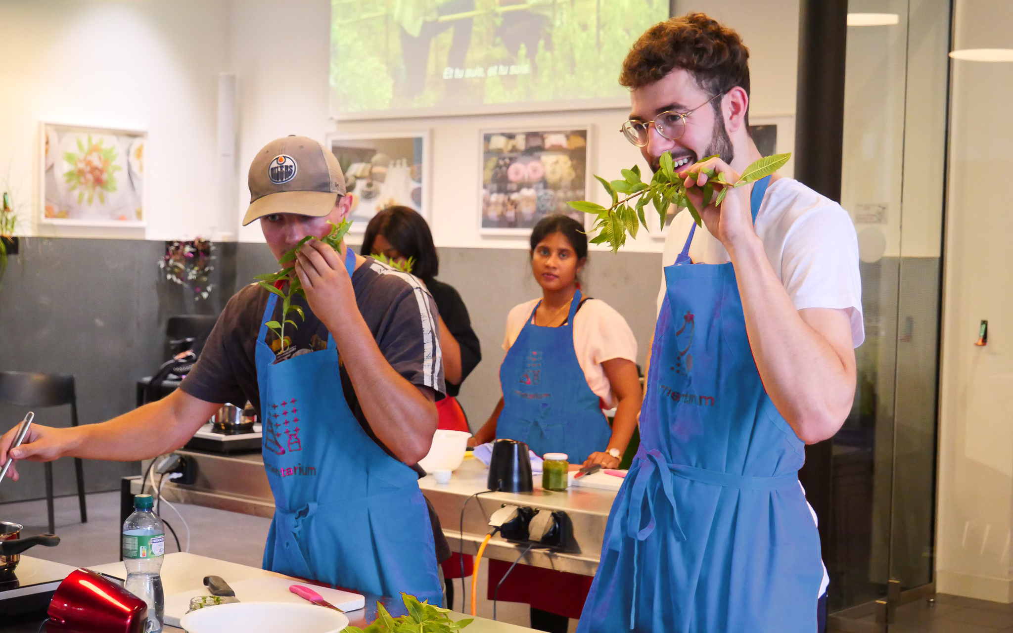 Lernende kochen ein klimafreundliches Menü